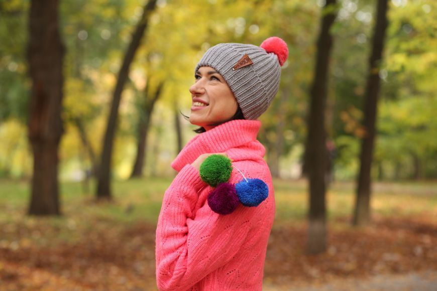 Жіноча в'язана шапка з натуральної вовни Morkva Hat Wool 5 style + 4 помпона, колір шапки - сірий mwh5 фото